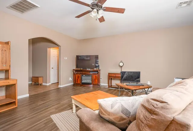 Photo 7 — 402 E Kinder Wells Boulevard, Perkins, OK 74059
