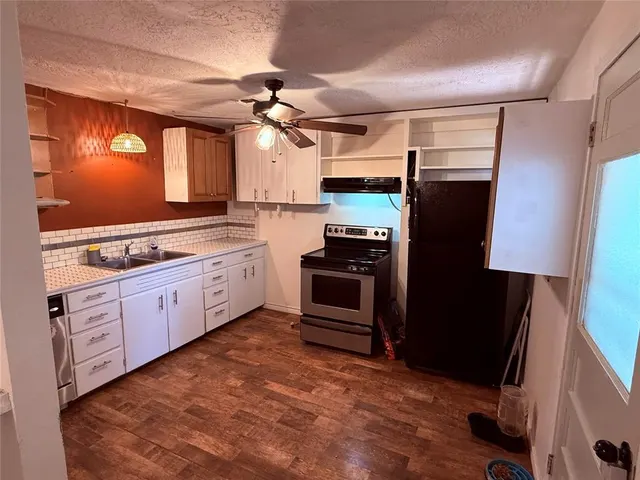 Photo 5 — 217 S 17th Street, Clinton, OK 73601