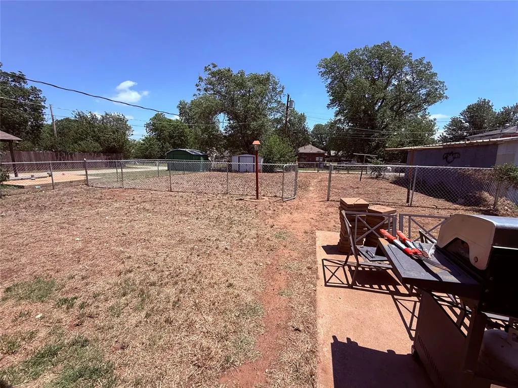 Photo 17 — 217 S 17th Street, Clinton, OK 73601