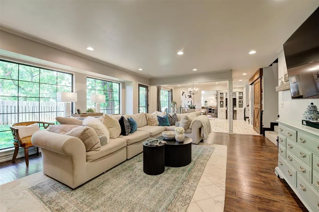 Photo 8 — 3725 Coachlight Drive, Edmond, OK 73013