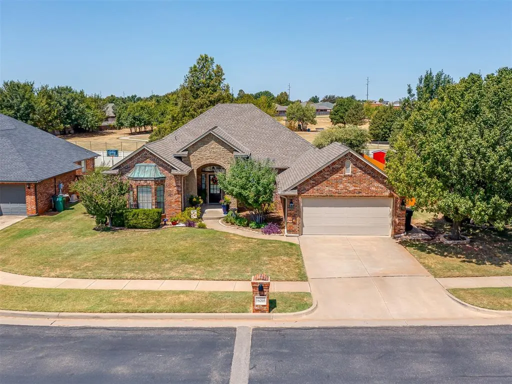Photo 2 — 16205 Old Oak Drive, Edmond, OK 73013