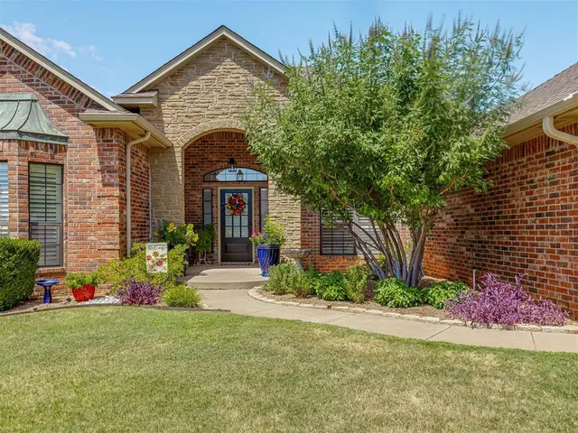 Photo 4 — 16205 Old Oak Drive, Edmond, OK 73013