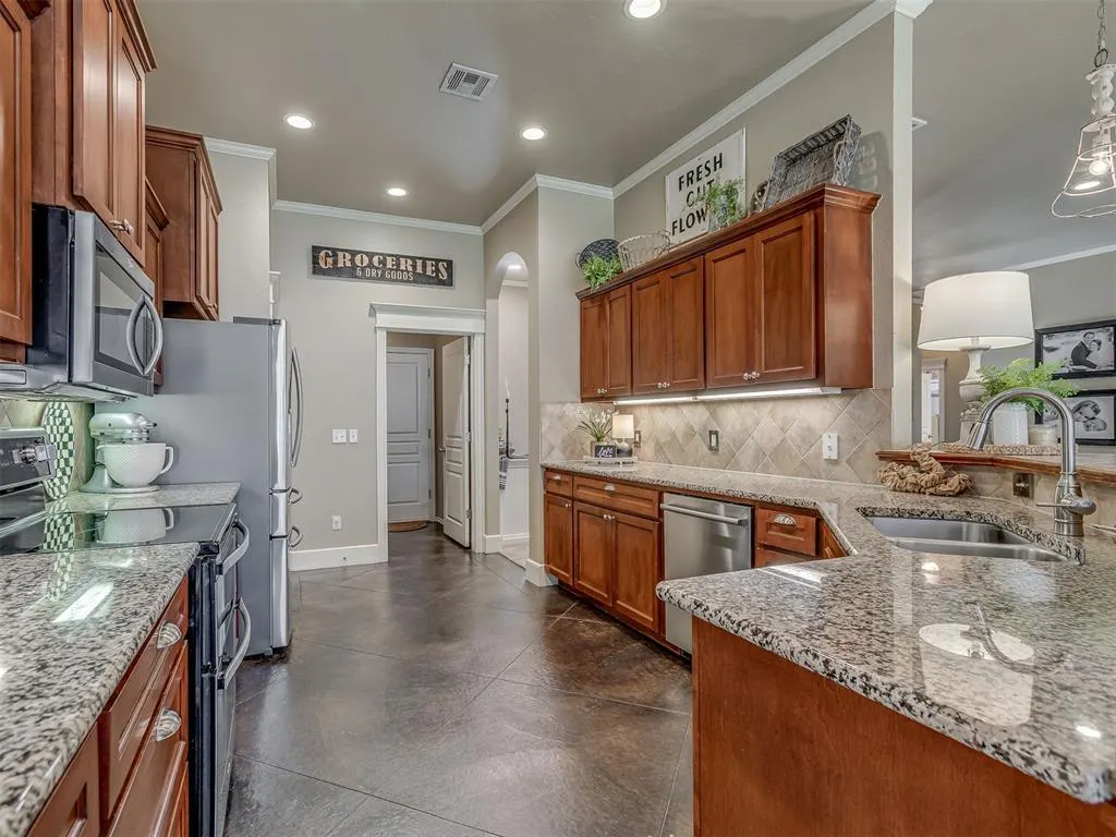 Photo 13 — 16205 Old Oak Drive, Edmond, OK 73013