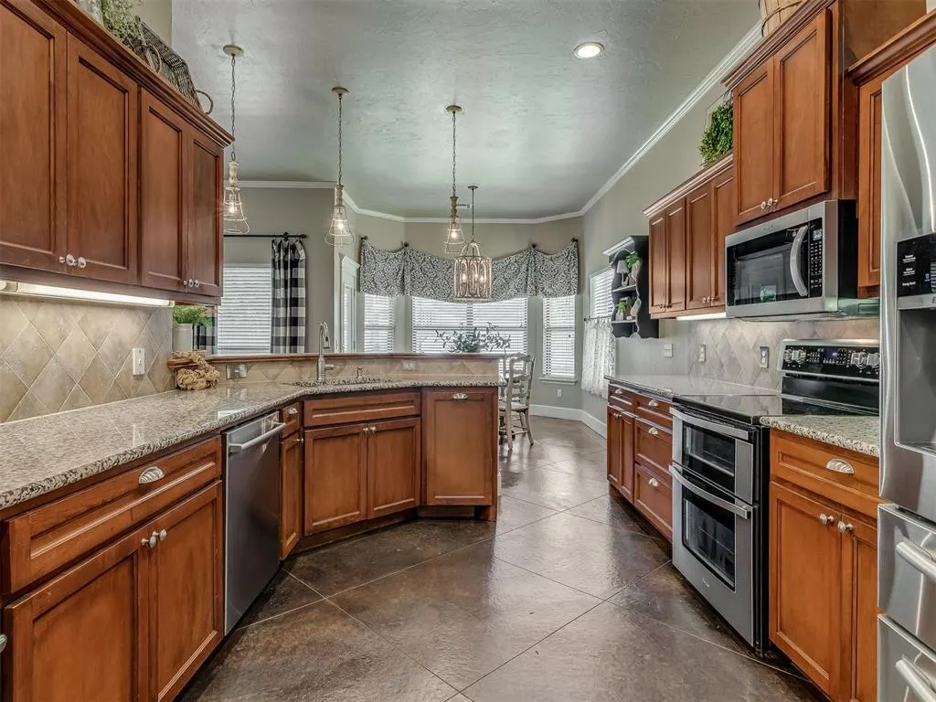 Photo 14 — 16205 Old Oak Drive, Edmond, OK 73013