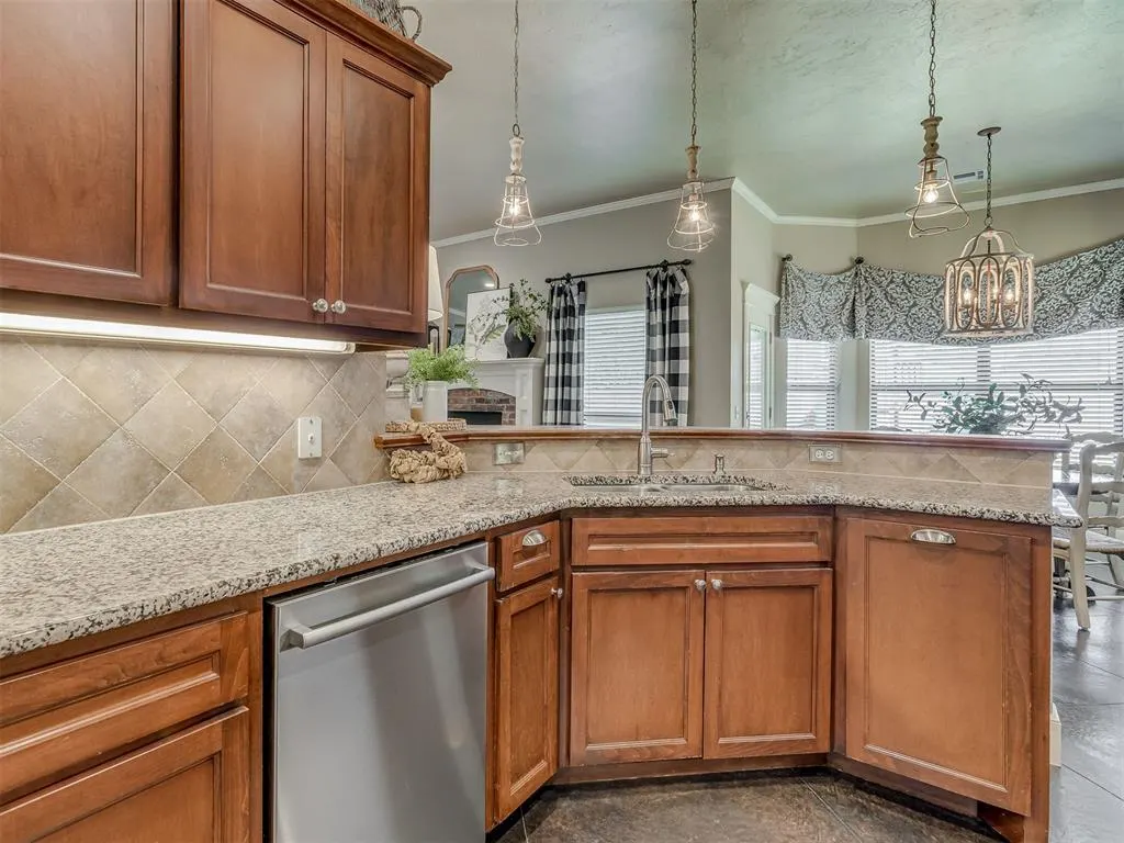 Photo 15 — 16205 Old Oak Drive, Edmond, OK 73013