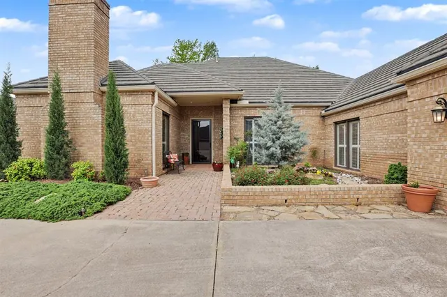 Photo 4 — 12905 Deerfield Court, Oklahoma City, OK 73142