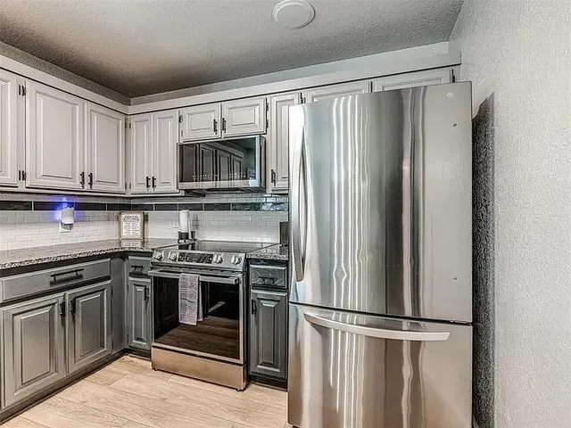 Photo 5 — 2912 Canyon Oaks Court, Norman, OK 73071