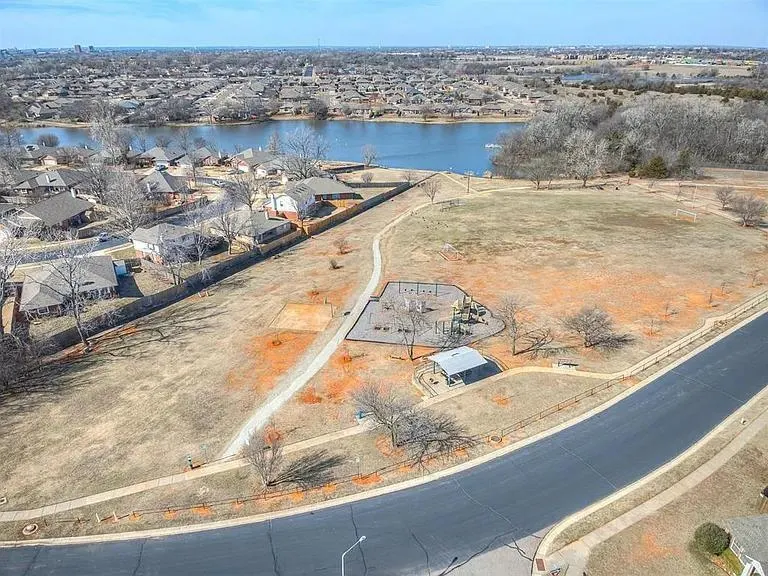 Photo 17 — 2912 Canyon Oaks Court, Norman, OK 73071