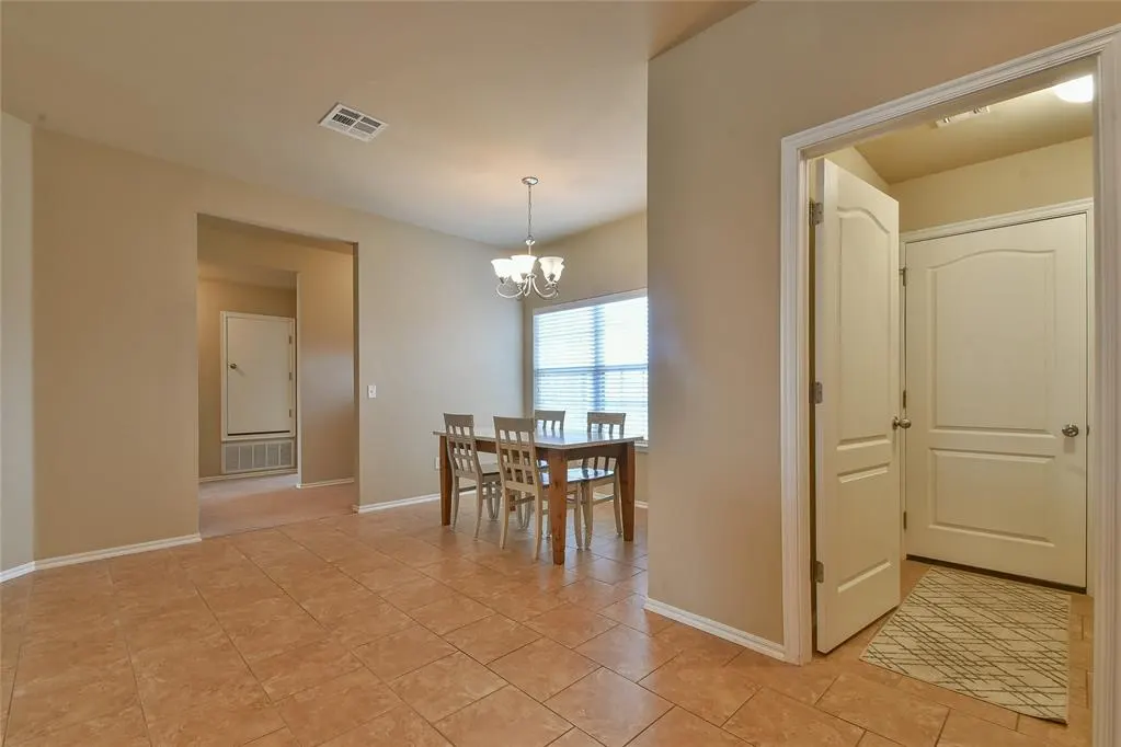 Photo 11 — 9613 Eli Drive, Oklahoma City, OK 73160