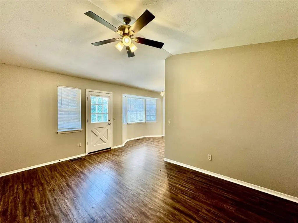 Photo 2 — 1006 Richmond Street, Yukon, OK 73099