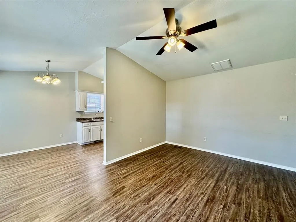 Photo 3 — 1006 Richmond Street, Yukon, OK 73099