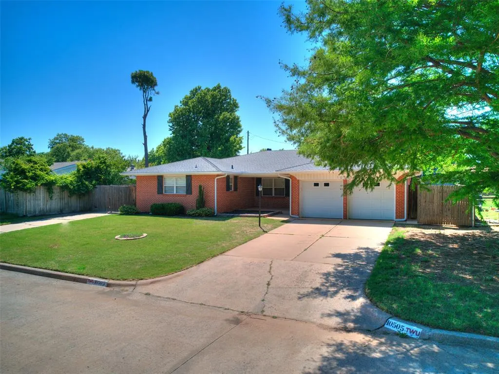 Photo 2 — 10505 Lyndon Road, The Village, OK 73120