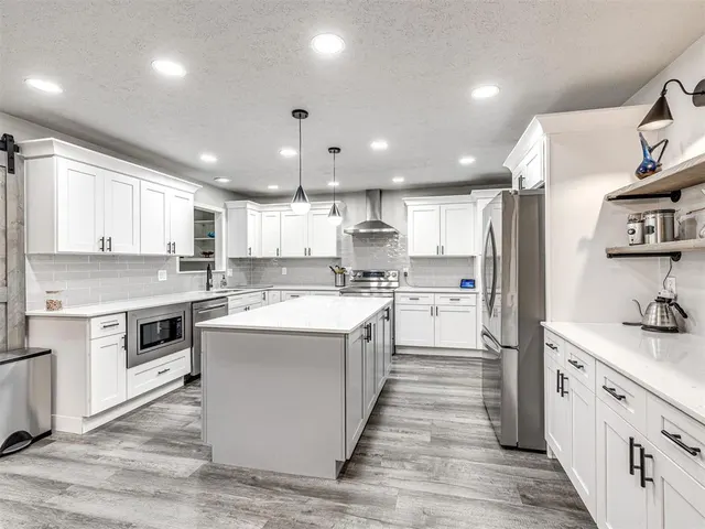 Photo 6 — 10505 Lyndon Road, The Village, OK 73120