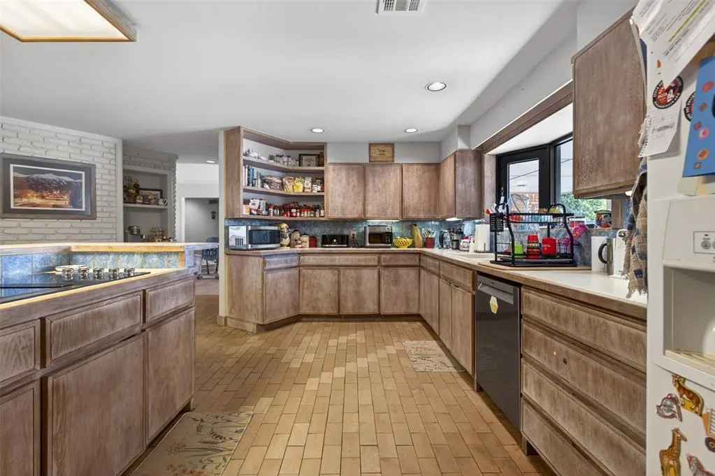 Photo 15 — 6200 Riviera Drive, Oklahoma City, OK 73112