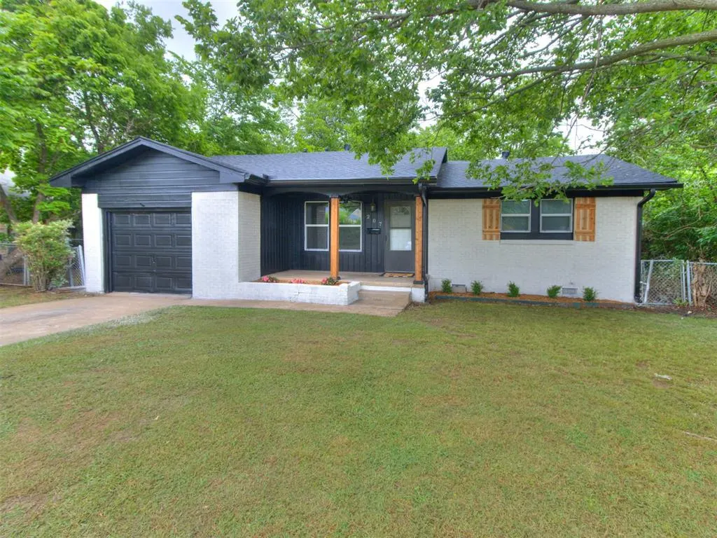 Front exterior — 207 E Beech Street, Tecumseh, OK 74873