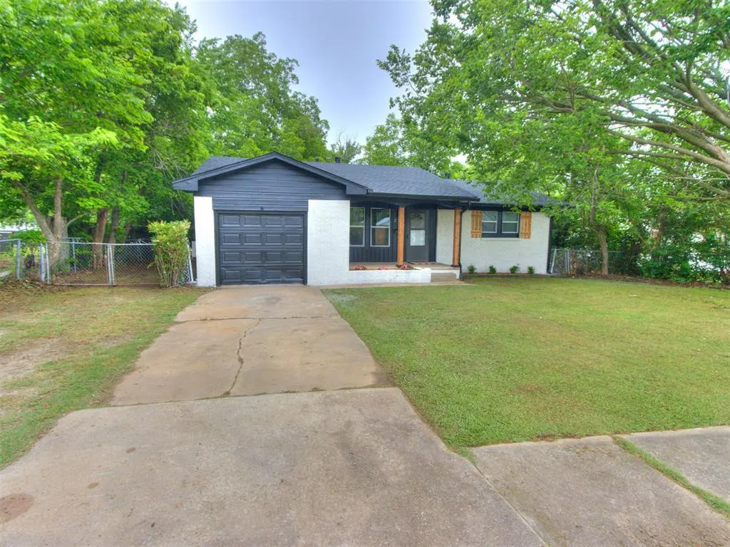 Photo 2 — 207 E Beech Street, Tecumseh, OK 74873
