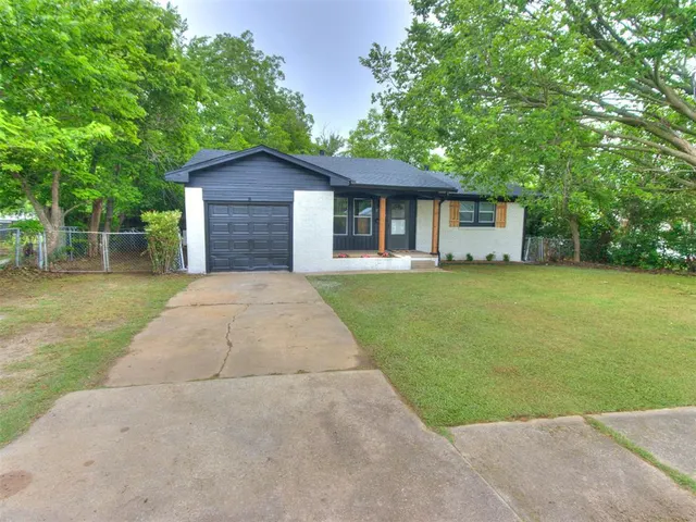 Photo 2 — 207 E Beech Street, Tecumseh, OK 74873