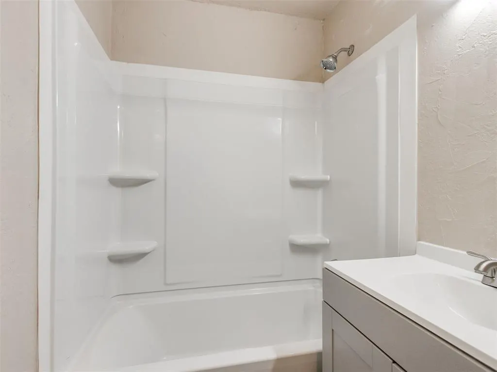 Photo 18 — 207 E Beech Street, Tecumseh, OK 74873