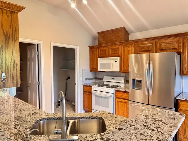 Photo 2 — 16224 Panther Way, Edmond, OK 73013