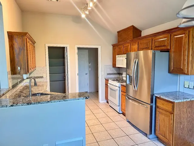 Photo 3 — 16224 Panther Way, Edmond, OK 73013
