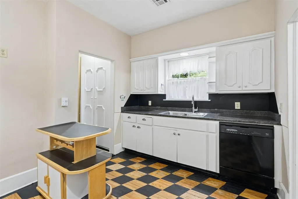 Photo 14 — 930 S Pickard Avenue, Norman, OK 73069