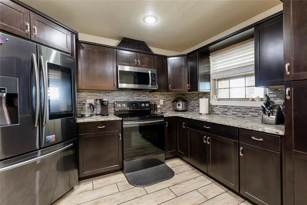 Photo 4 — 148 E Bonita Drive, Elk City, OK 73644