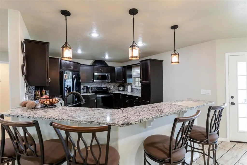 Photo 5 — 148 E Bonita Drive, Elk City, OK 73644
