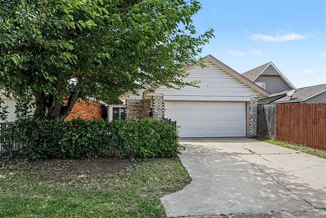 Photo 2 — 2136 Meench Drive, Moore, OK 73170