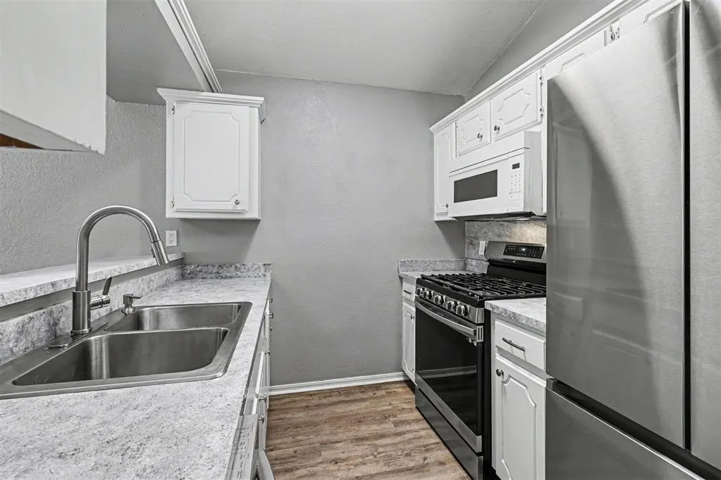 Photo 6 — 2136 Meench Drive, Moore, OK 73170