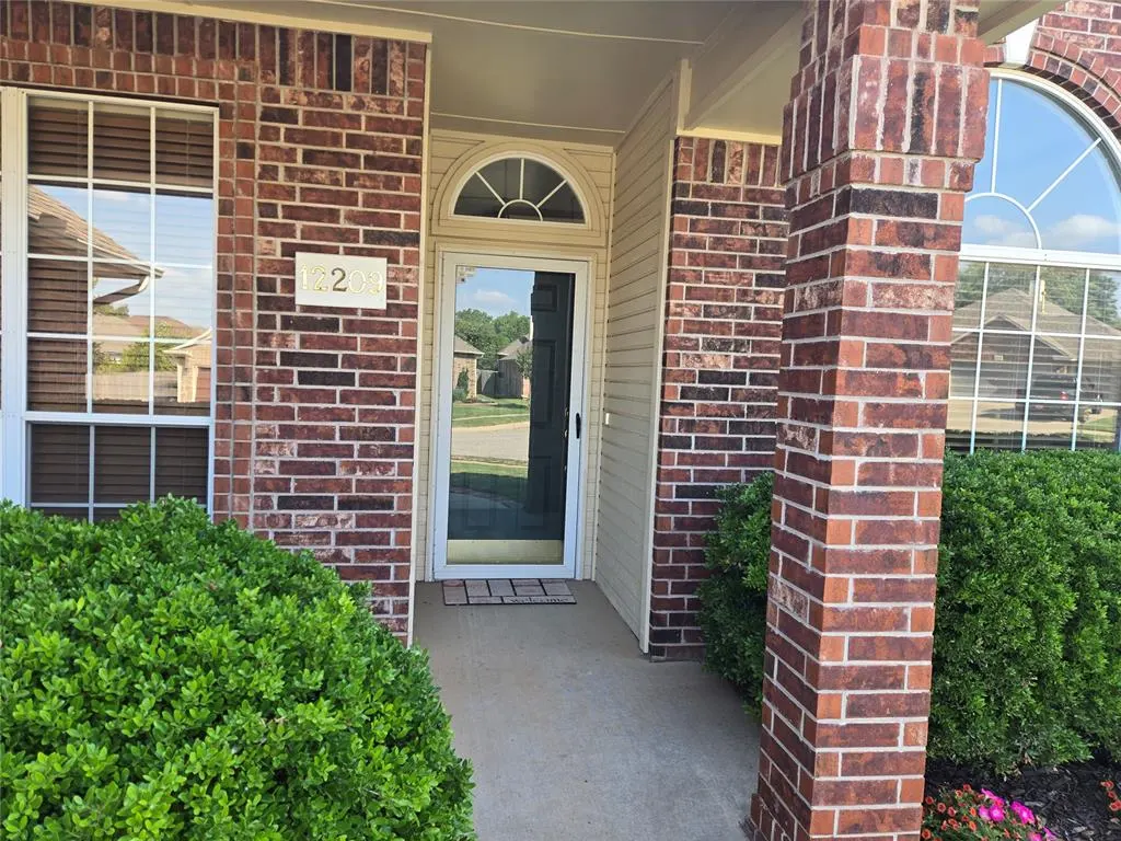 Photo 4 — 12209 Village Lane, Oklahoma City, OK 73170