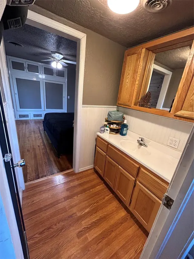 Photo 7 — 414 N Broadway Avenue, Hobart, OK 73651