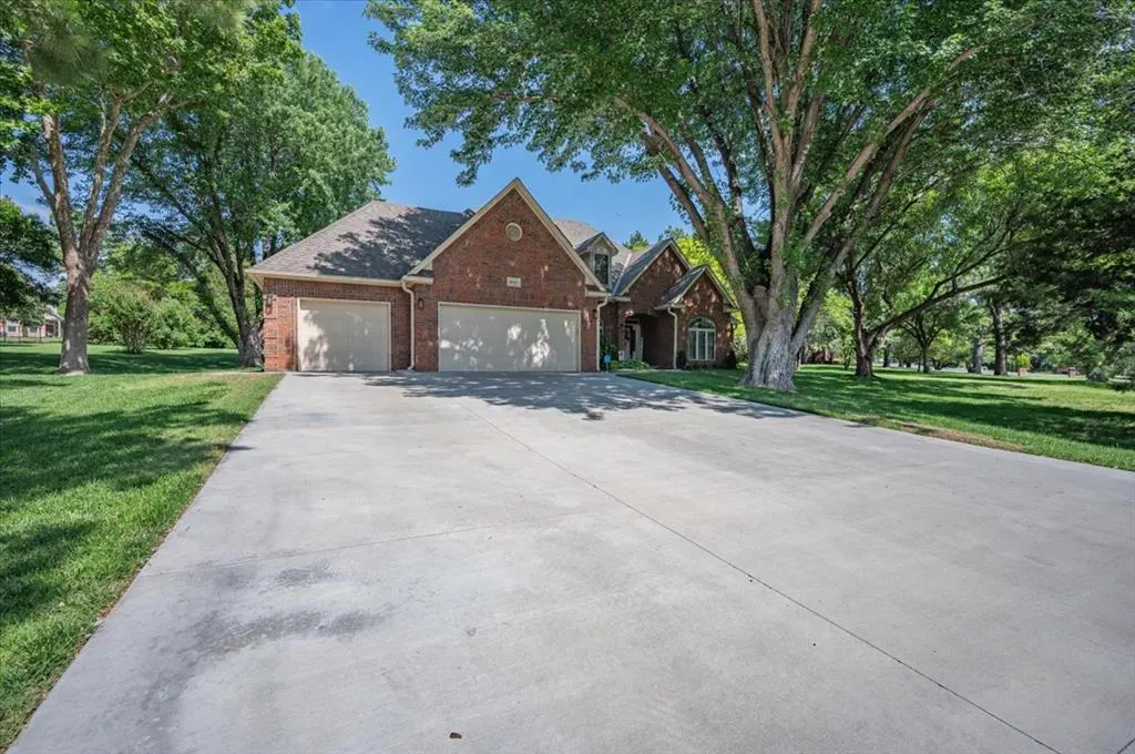 Photo 2 — 10512 Highview Drive, Oklahoma City, OK 73151