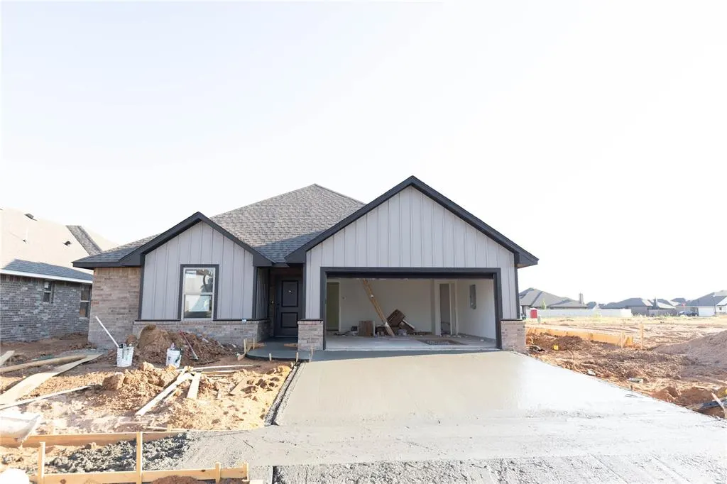 Photo 2 — 9217 NW 119th Street, Yukon, OK 73099