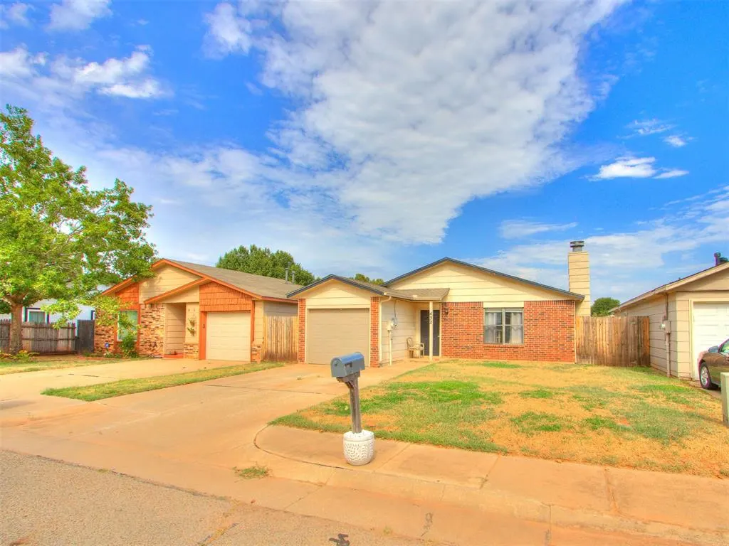 Photo 2 — 432 Dauphin Avenue, Edmond, OK 73034