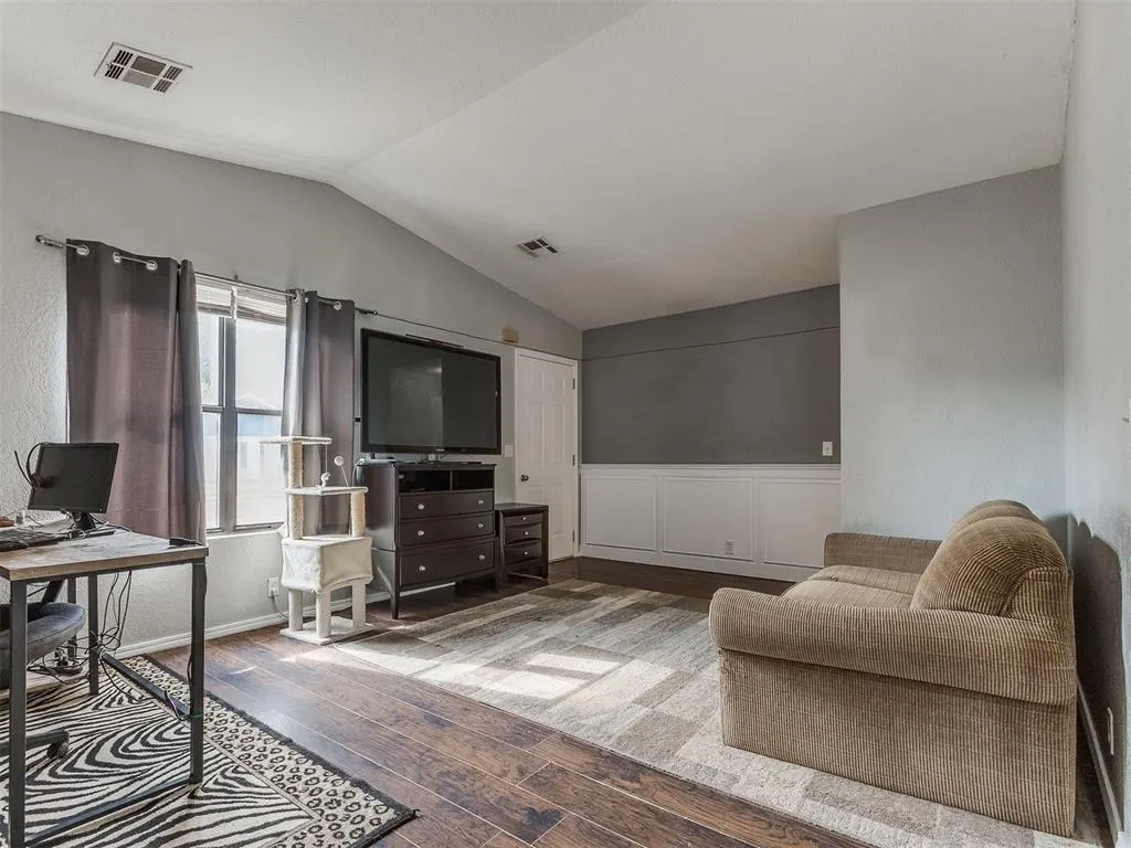 Photo 3 — 432 Dauphin Avenue, Edmond, OK 73034