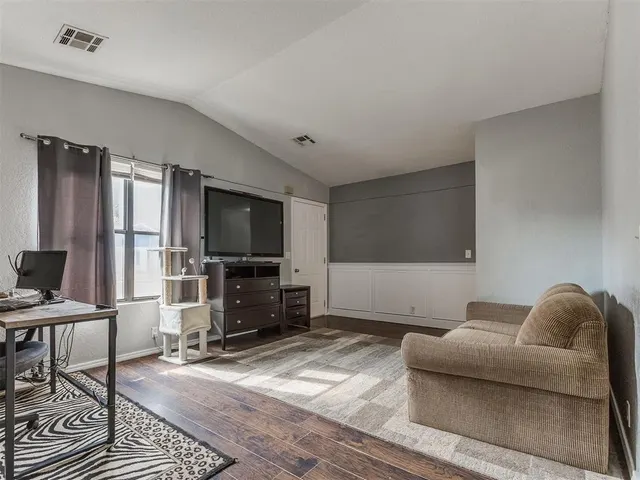 Photo 3 — 432 Dauphin Avenue, Edmond, OK 73034