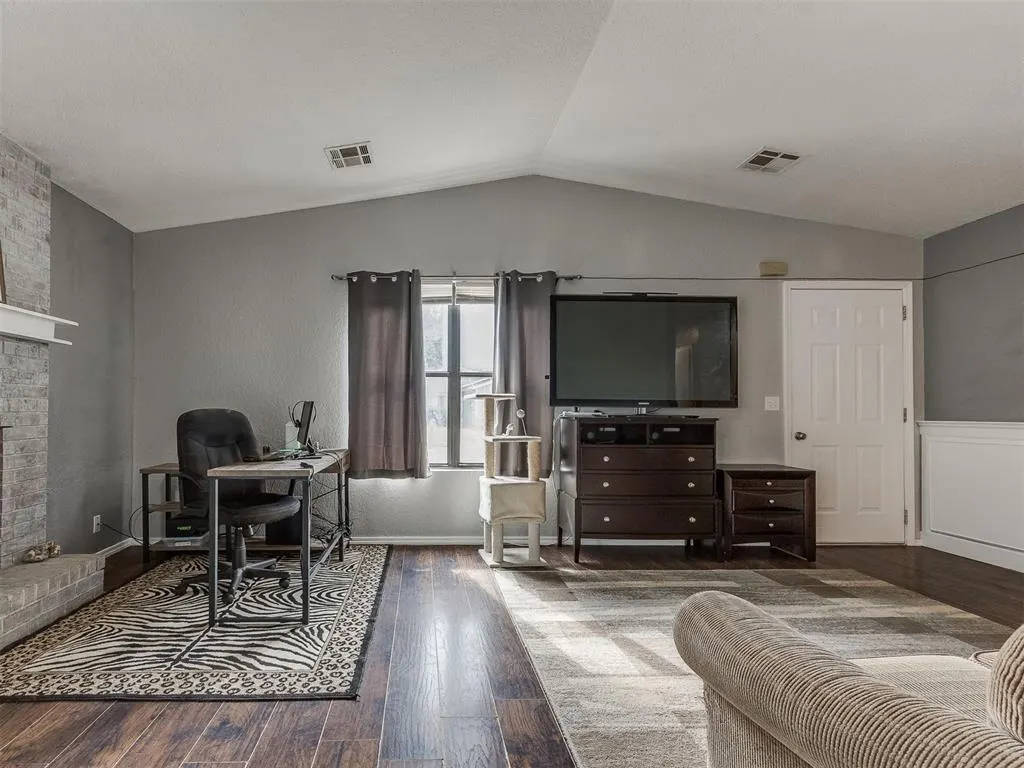 Photo 4 — 432 Dauphin Avenue, Edmond, OK 73034