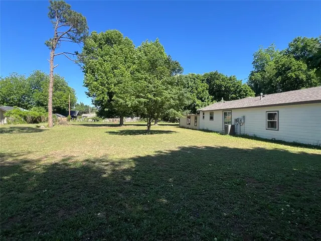 Photo 6 — 229 E Juniper Lane, Mustang, OK 73064