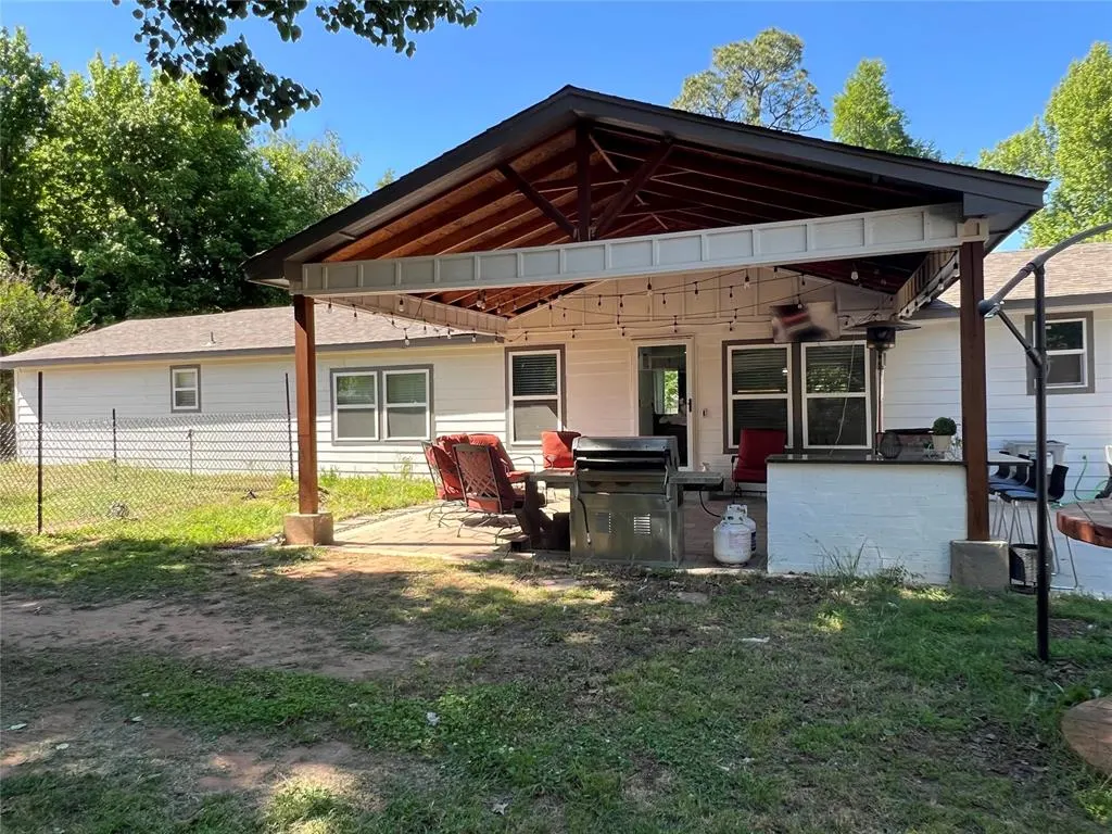 Photo 3 — 229 E Juniper Lane, Mustang, OK 73064