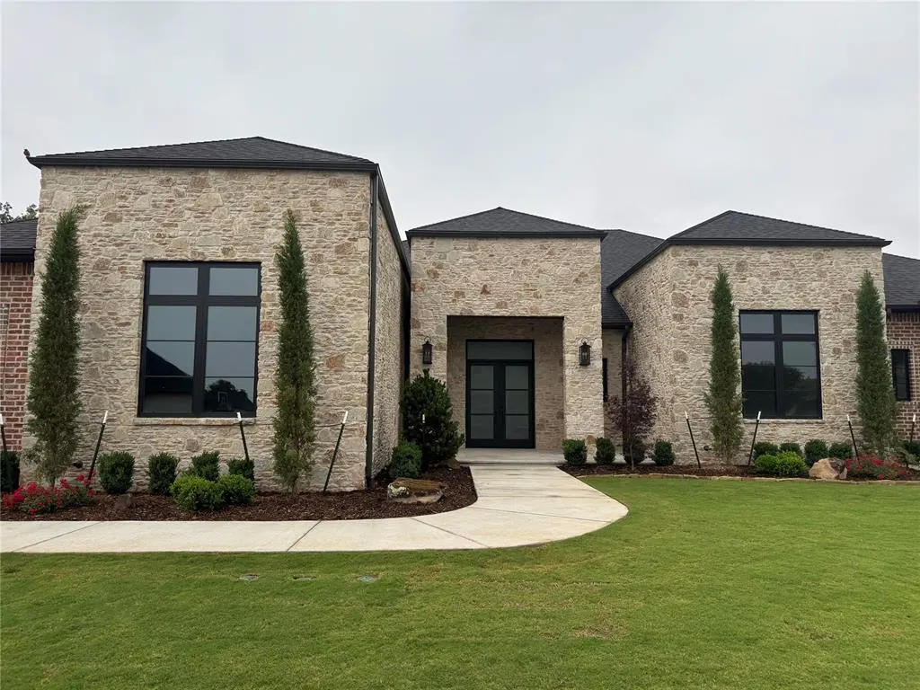 Photo 2 — 5017 Deerfield Drive, Edmond, OK 73034