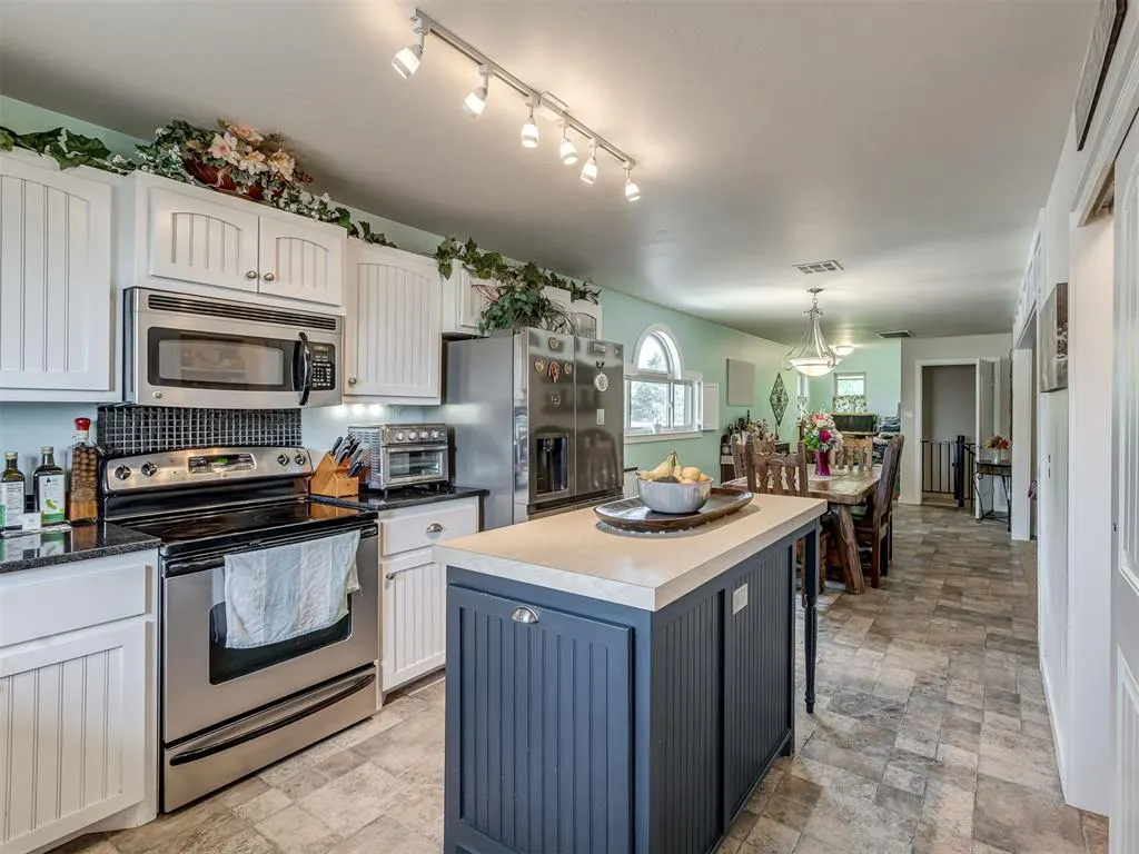 Photo 8 — 3713 N Peniel Avenue, Bethany, OK 73008