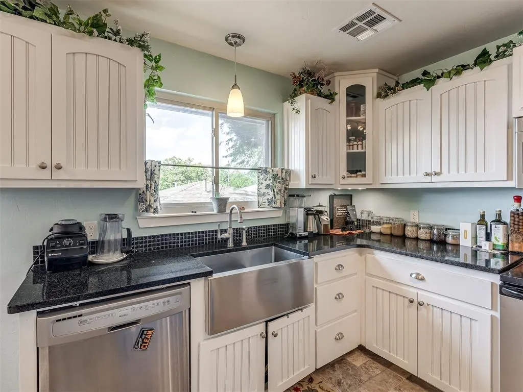 Photo 9 — 3713 N Peniel Avenue, Bethany, OK 73008