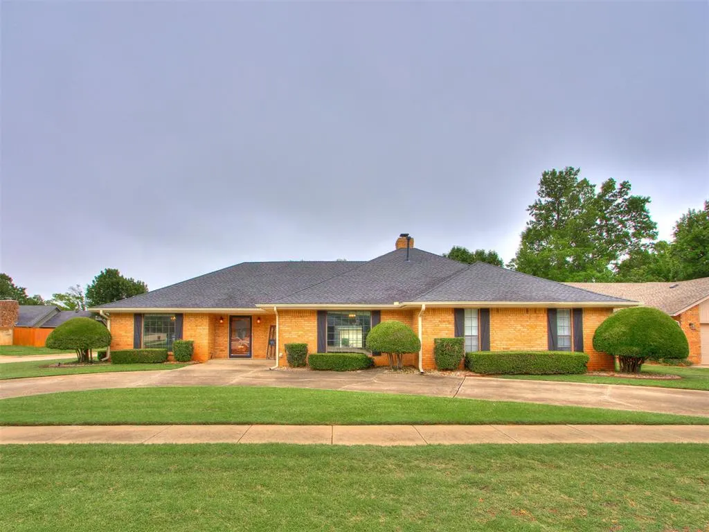 Front exterior — 613 Inverness Court, Norman, OK 73072