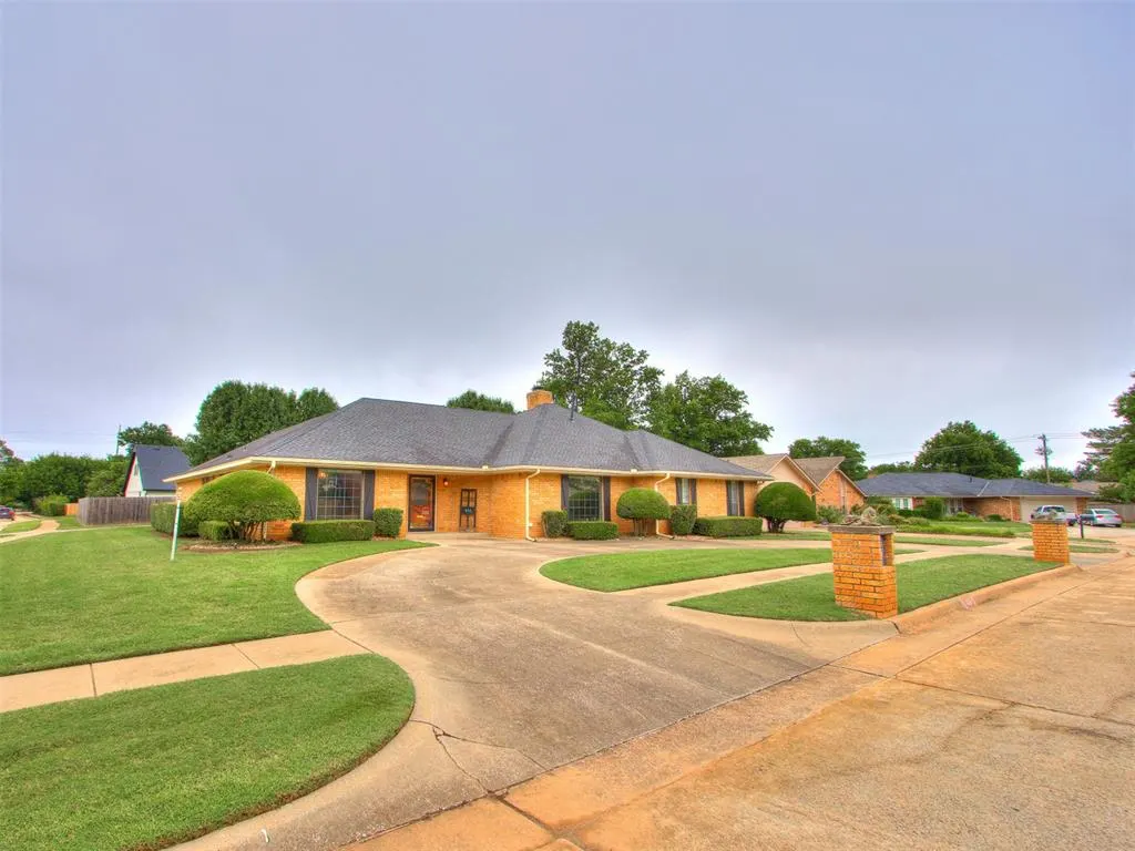 Photo 3 — 613 Inverness Court, Norman, OK 73072
