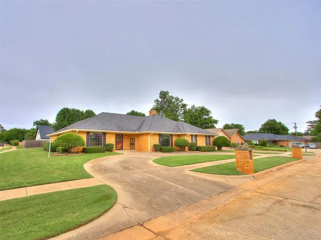 Photo 3 — 613 Inverness Court, Norman, OK 73072