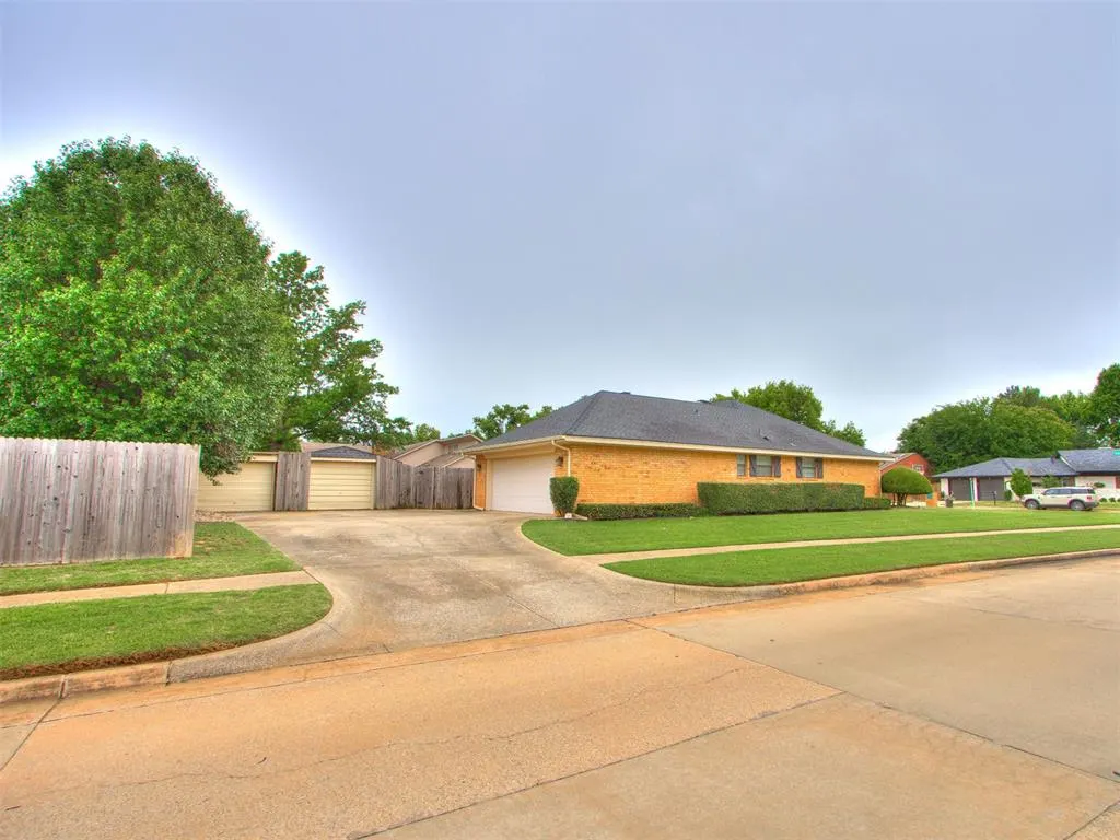 Photo 33 — 613 Inverness Court, Norman, OK 73072