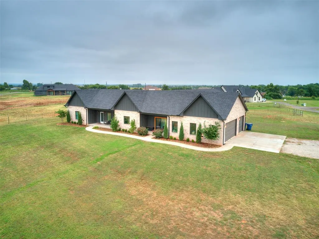 Front exterior — 19050 Bobcat Ridge Court, Cashion, OK 73016