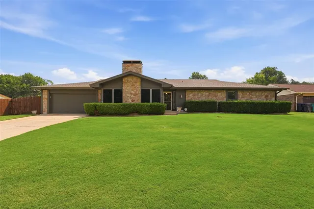 Photo 2 — 11404 Spring Creek Road, Oklahoma City, OK 73162