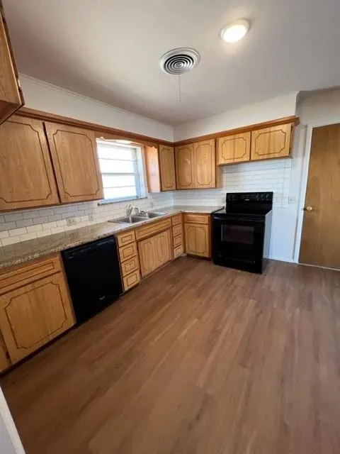 Photo 6 — 204 Texas Street, Weatherford, OK 73096