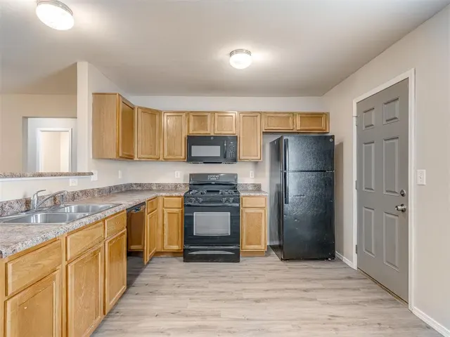 Photo 7 — 7809 Frye Lane, Oklahoma City, OK 73135